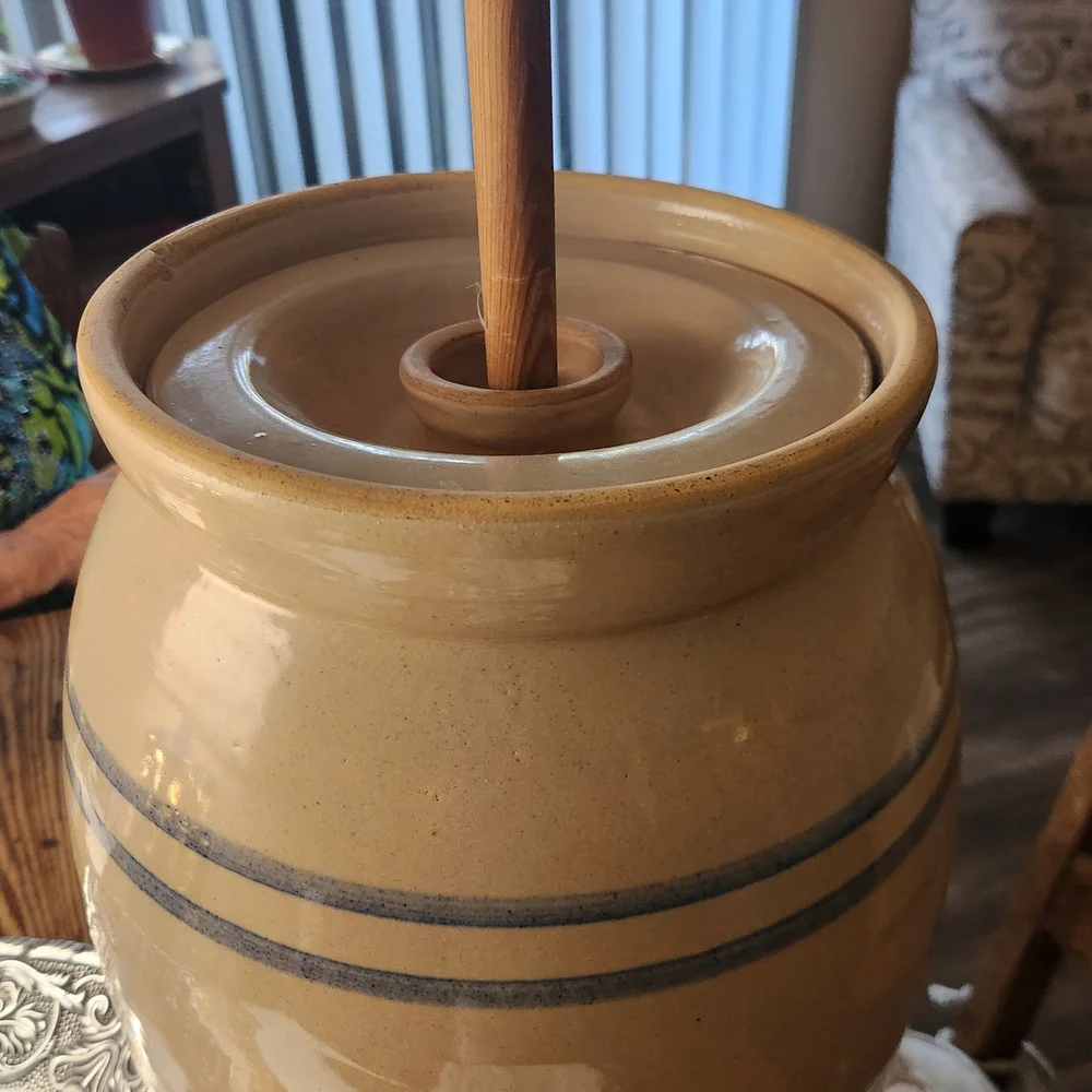 Marshall Pottery Stoneware Crock with Lid‎